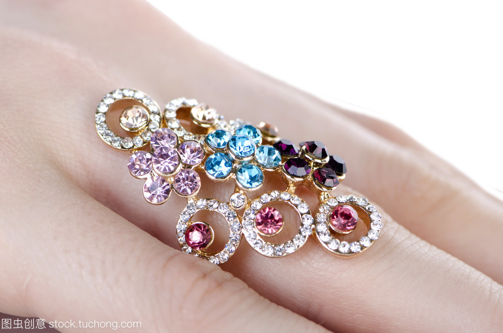 指尖的藝術(shù) 戒指，珠寶首飾中的個(gè)性符號(hào)